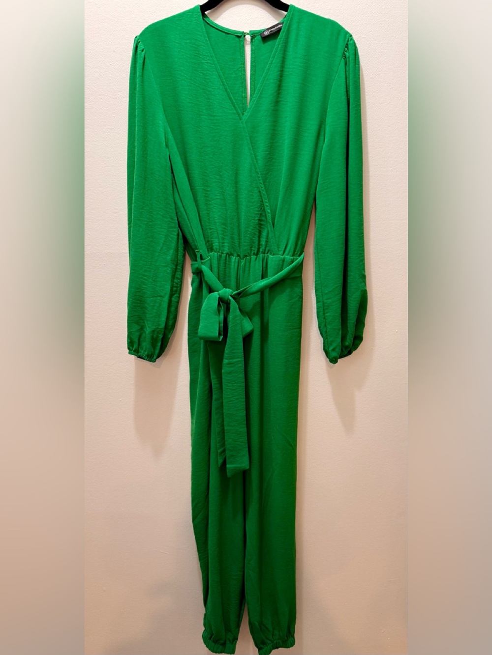 NWOT Women's Green Long Sleeve Wrap Dress with Tie Waist & joggers hems!